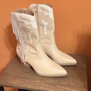 Cream Heeled Boots with Fringe